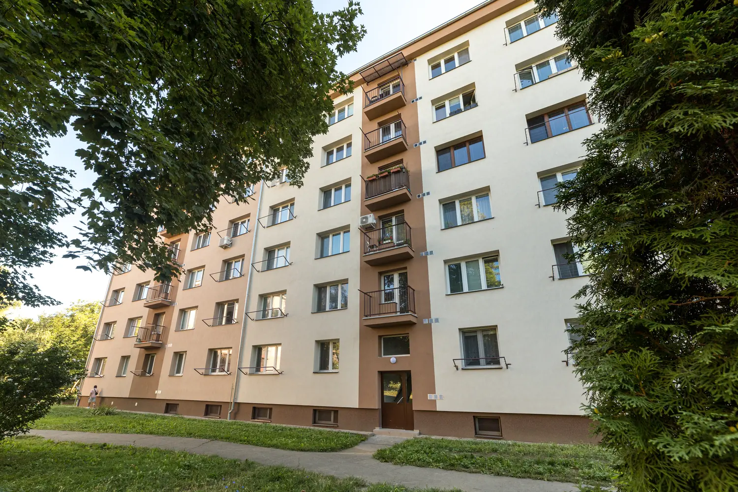 Zateplenie tehlového bytového domu