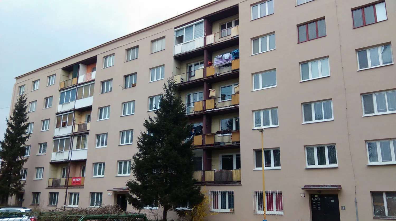 Obnova požiarom poškodenej fasády a náter silikónovou farbou