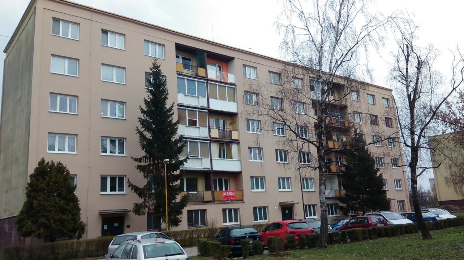 Obnova požiarom poškodenej fasády a náter silikónovou farbou