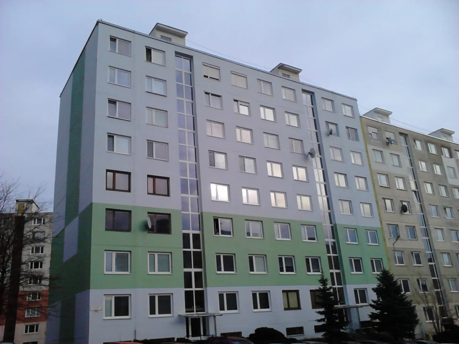 Obnova fasády a balkónových čiel termoizolačným náterom na ulici Čordákova 18-20