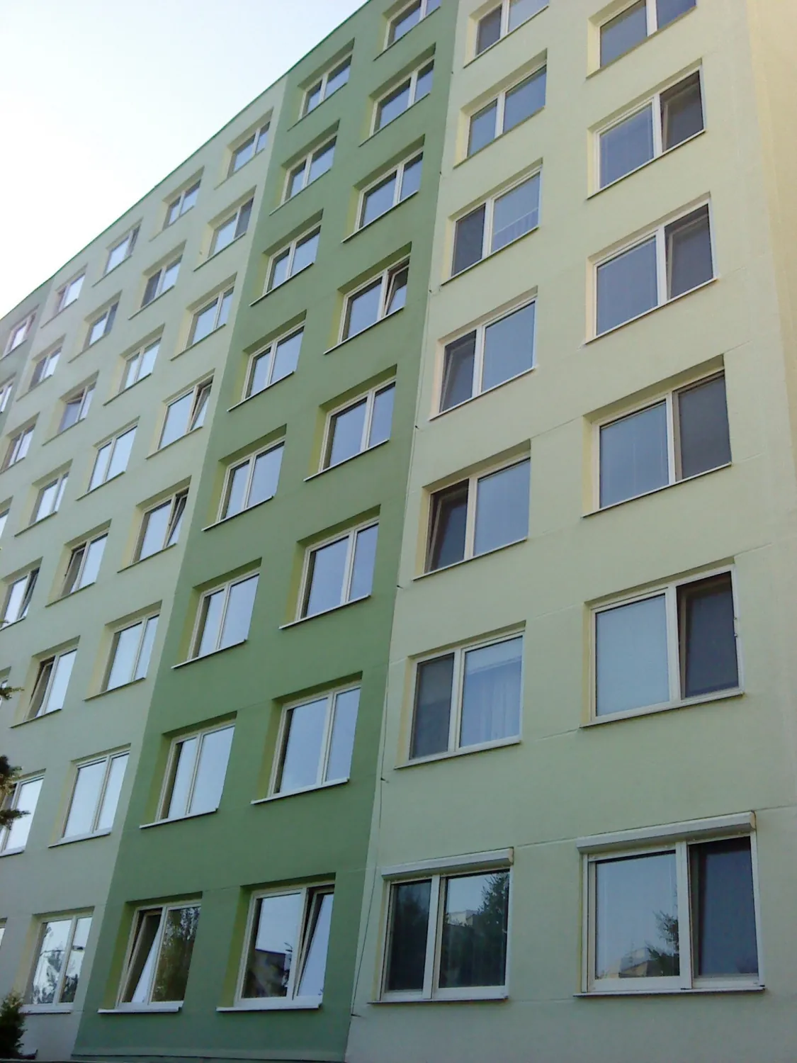 Náter fasády prevedený na ulici Dénešova v Košiciach
