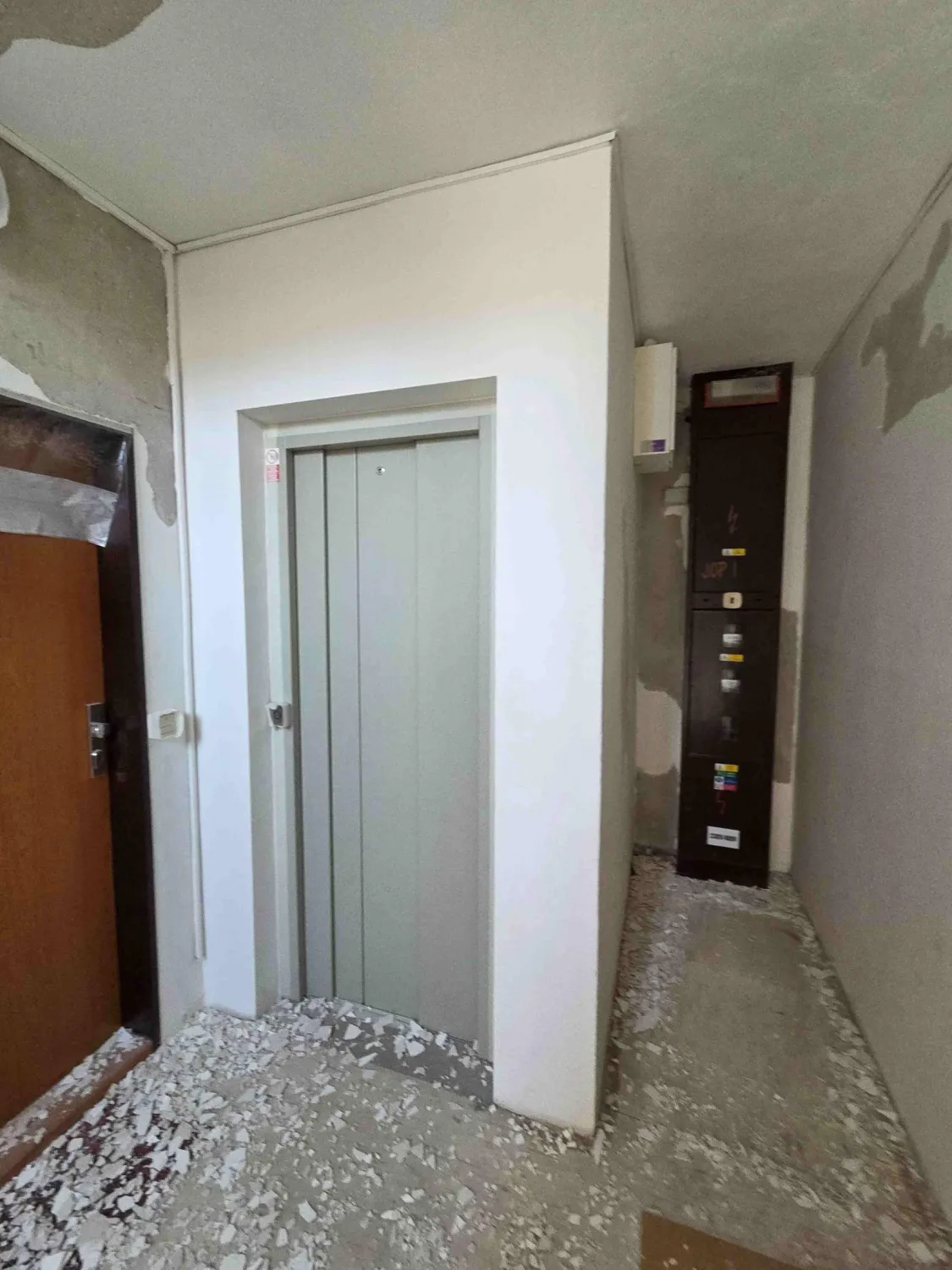 Rekonštrukcia interiéru BD Bauerova 3, 5