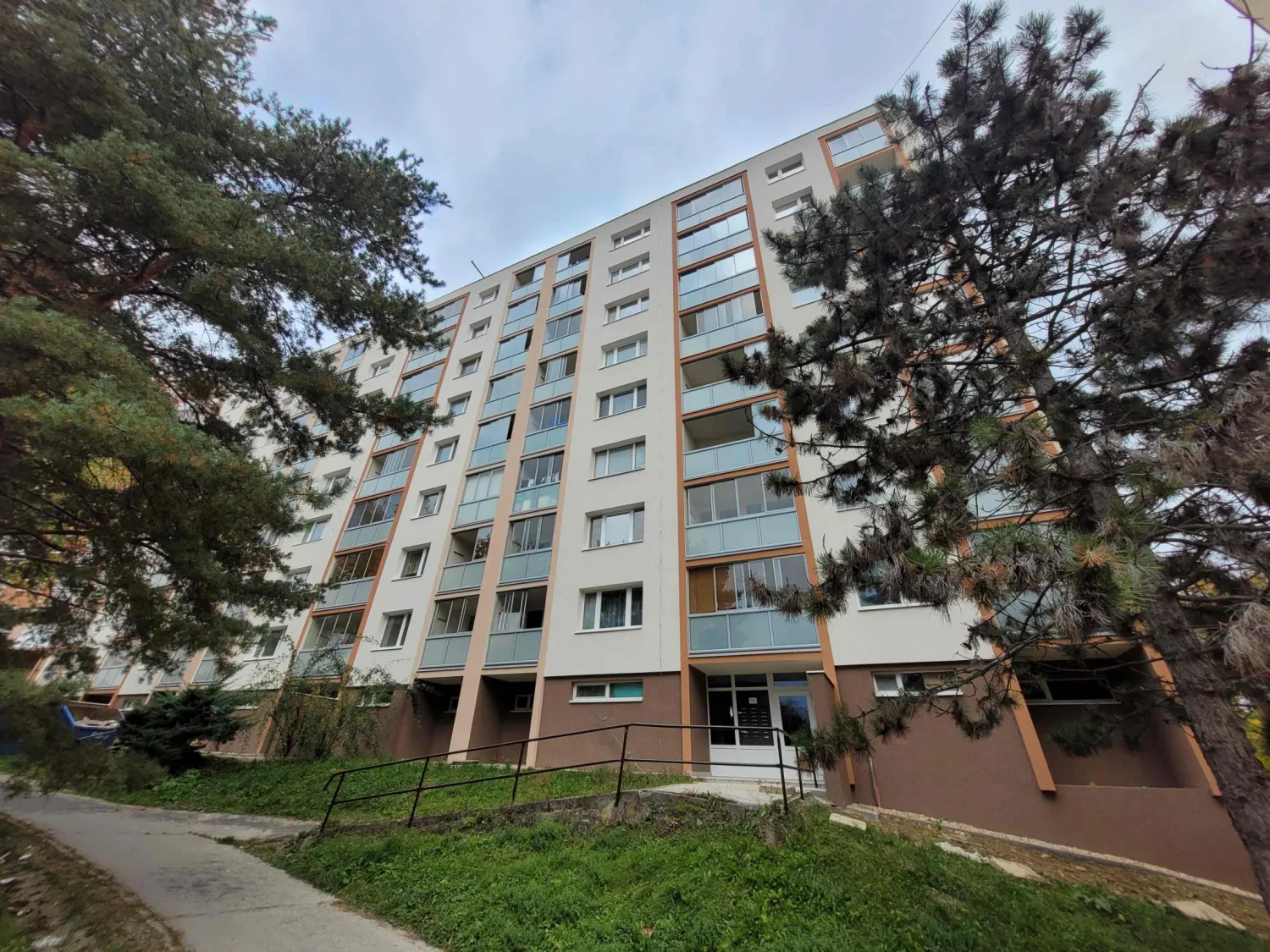 Modernizácia bytového domu Húskova 21, 23, 25