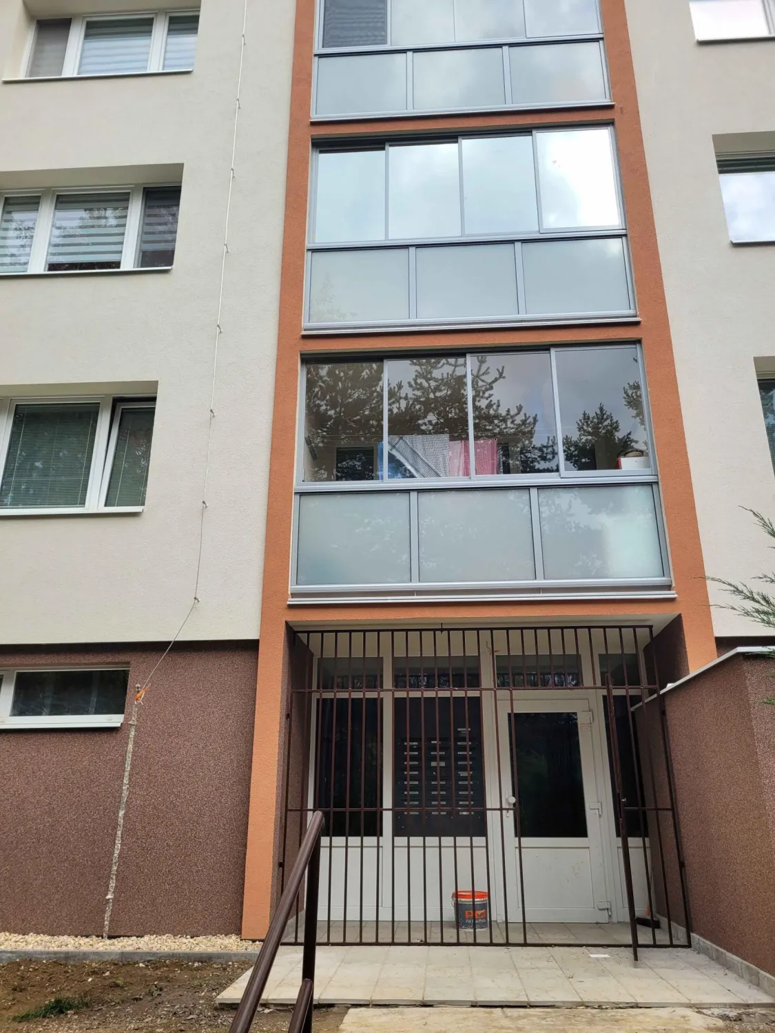 Modernizácia bytového domu Húskova 21, 23, 25